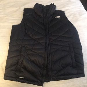 Black north face vest
